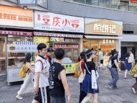 747191好铺！地铁口医院旁写字楼环绕月赚4万餐饮店转让